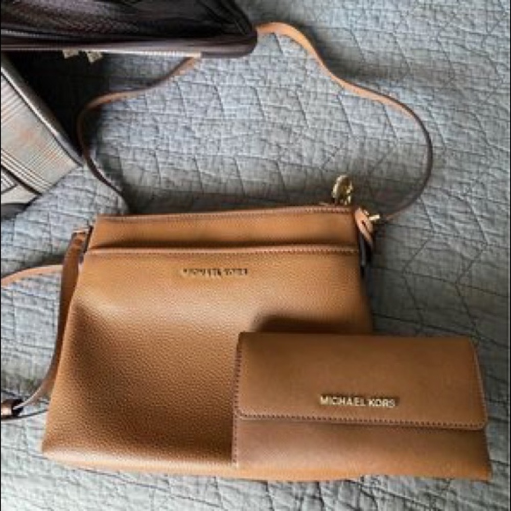 Micheal Kors brown bag with matching wallet